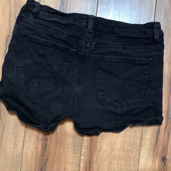 Ardene shortie black shorts size 1 - Picture 2 of 4